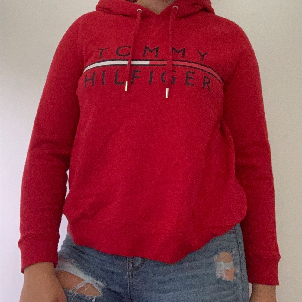 red tommy hilfiger sweatshirt